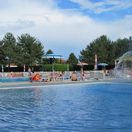 Relax And Enjoy In A Pool Paradise - Beahost Bibione